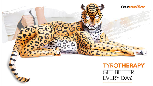 Hinter den Kulissen: Der Künstler verwandelt Modelle in eine atemberaubende Geparden-Illusion, bei der menschliche Körper nahtlos in Tiergestalt übergehen.