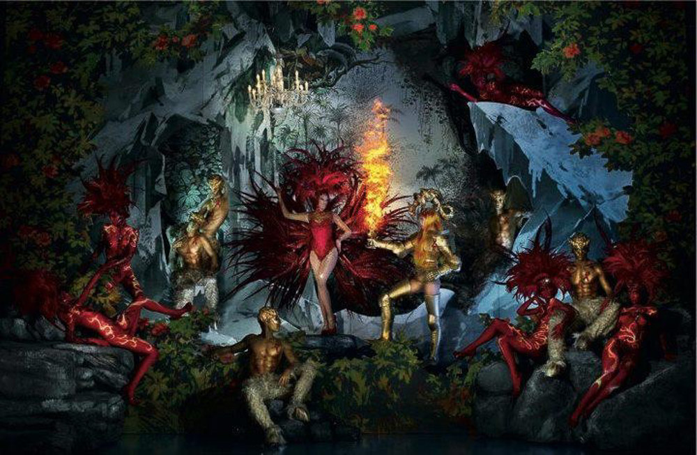 Farbenprächtige Bodypainting-Inszenierung mit roten und goldenen Fantasiewesen – Feuer und Leidenschaft vereint.